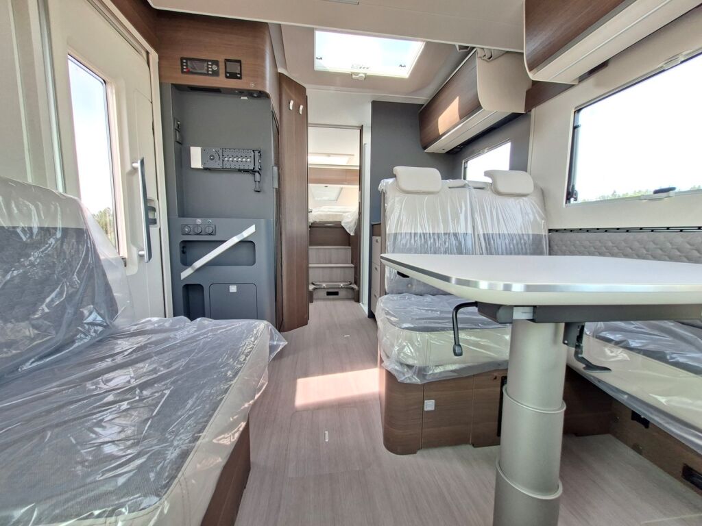 Adria MATRIX SUPREME 670 SL 2026 Harmaa