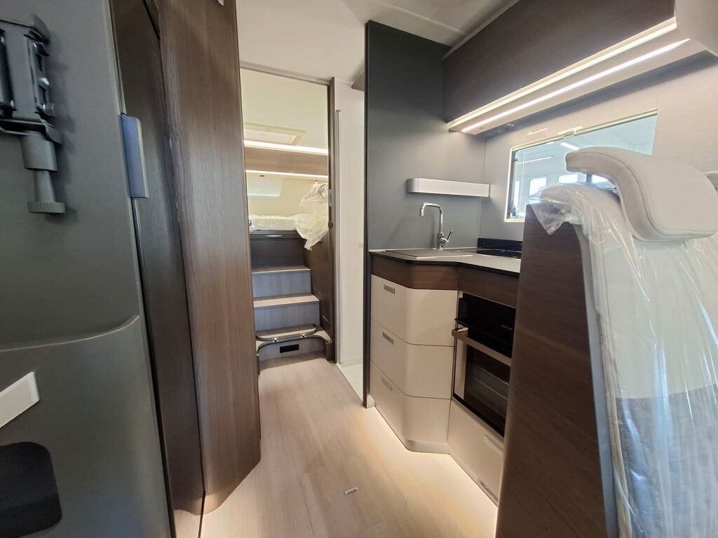 Adria MATRIX SUPREME 670 SL 2026 Harmaa