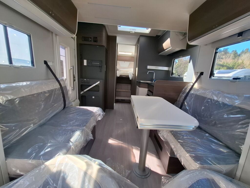 Adria MATRIX SUPREME 670 DL 2026 Harmaa