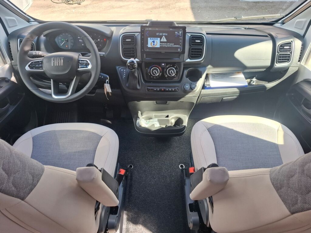 Adria MATRIX SUPREME 670 DL 2026 Harmaa