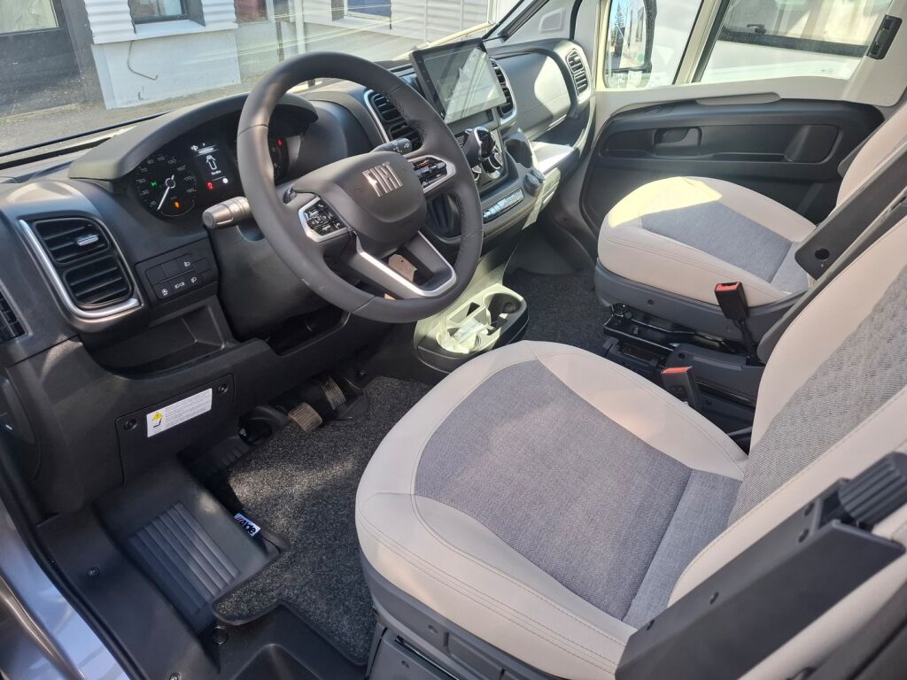 Adria MATRIX SUPREME 670 DL 2026 Harmaa