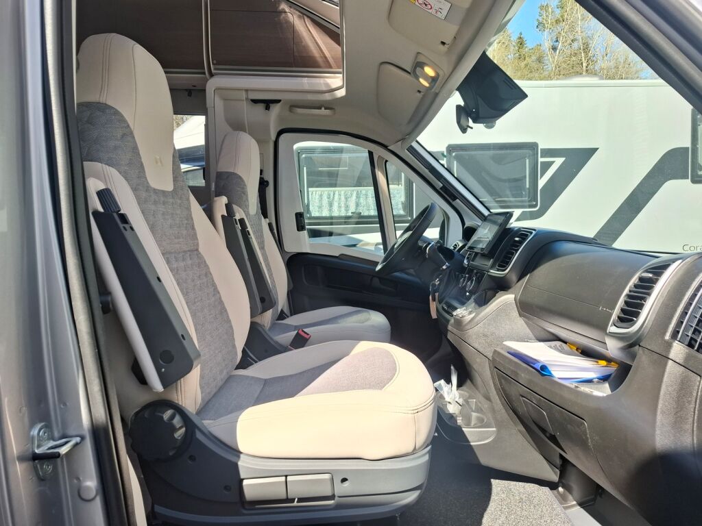 Adria MATRIX SUPREME 670 DL 2026 Harmaa