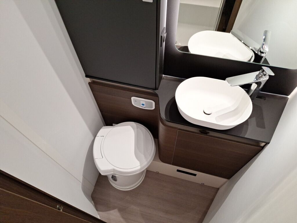 Adria MATRIX SUPREME 670DC 2026 