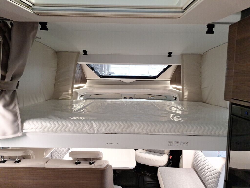Adria MATRIX SUPREME 670DC 2026 