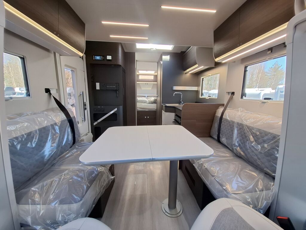Adria MATRIX SUPREME 670 DC 2026 Harmaa