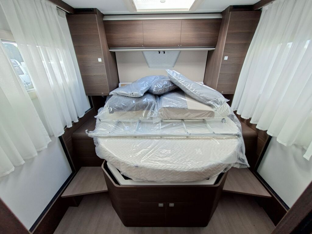 Adria MATRIX SUPREME 670 DC 2026 Harmaa