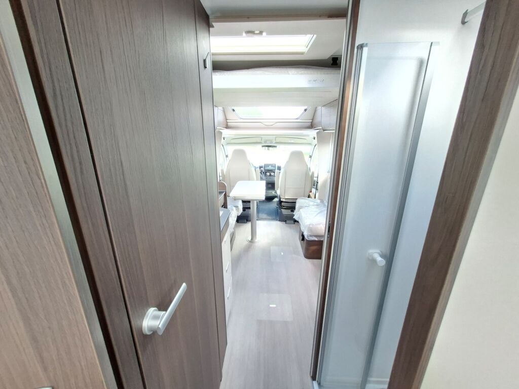 Adria MATRIX SUPREME 670 DC 2026 Harmaa