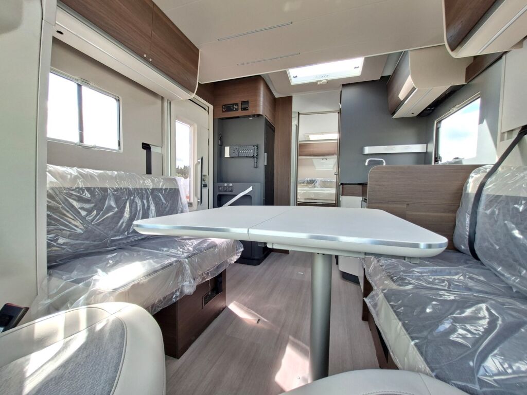 Adria MATRIX SUPREME 670 DC 2026 Harmaa