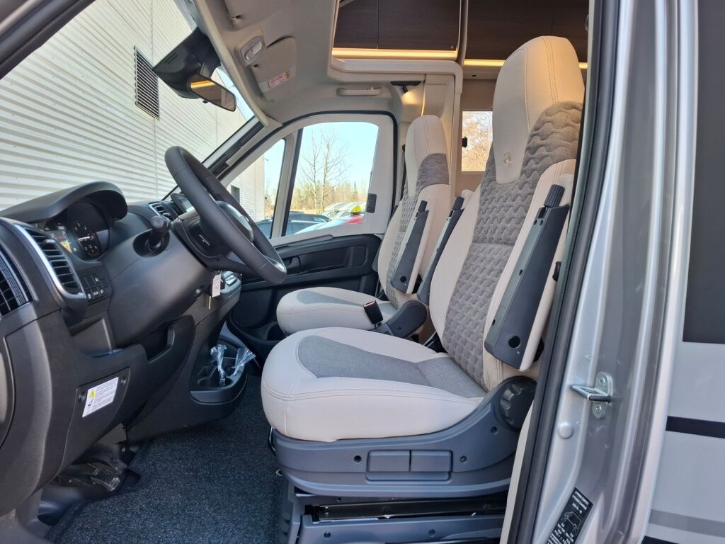 Adria MATRIX SUPREME 670 DC 2026 Harmaa