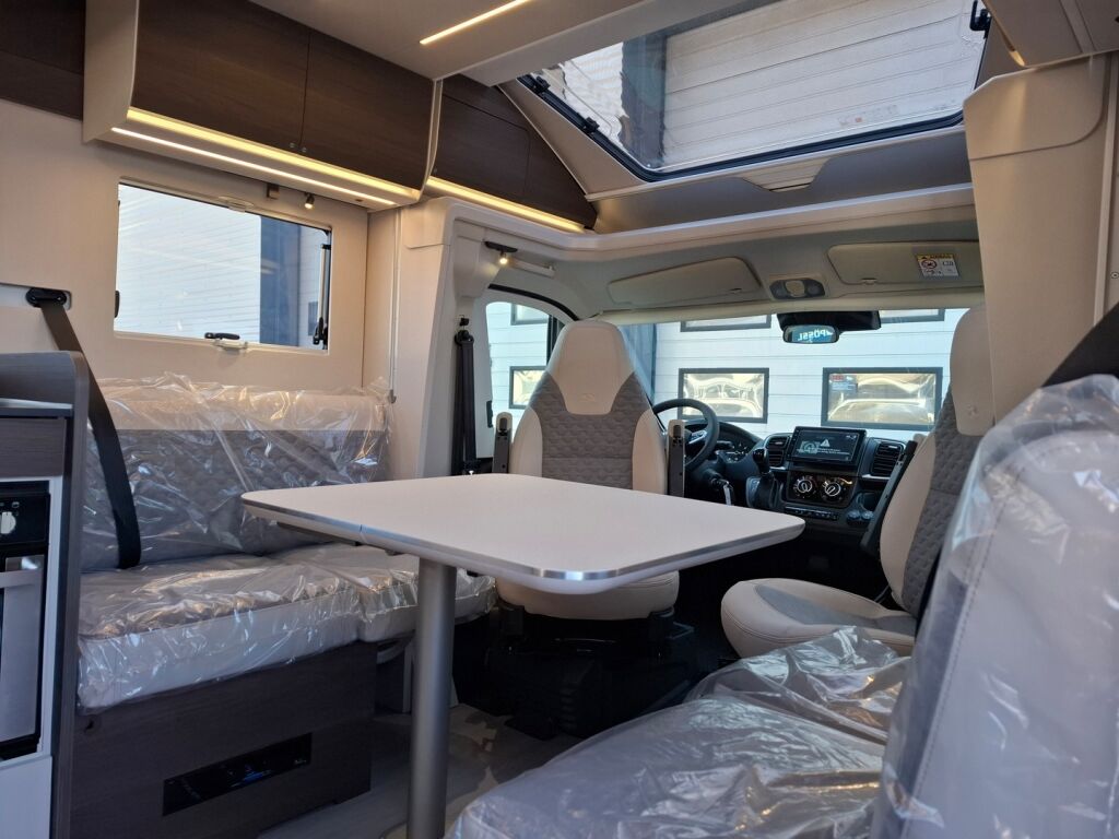 Adria MATRIX SUPREME 670 DC 2026 Harmaa