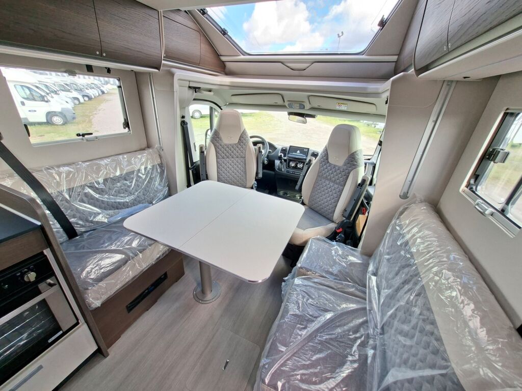 Adria MATRIX SUPREME 670 DC 2026 Harmaa