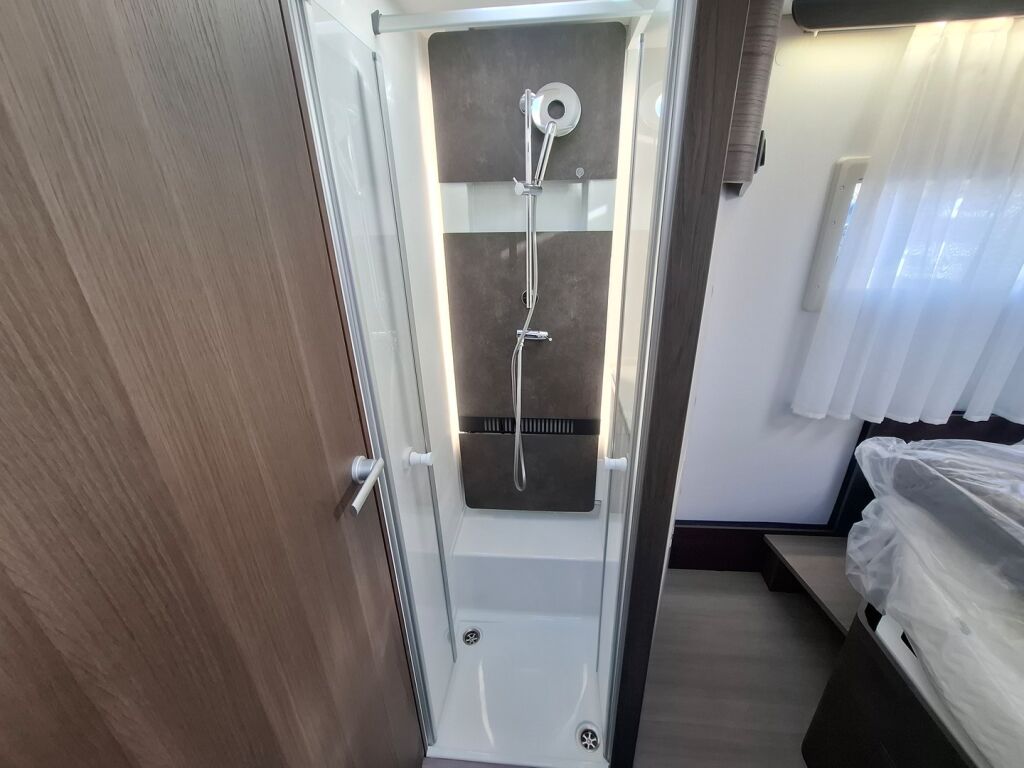 Adria MATRIX SUPREME 670 DC 2026 Harmaa