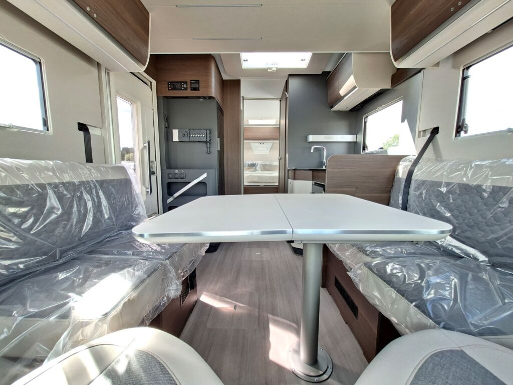 Adria MATRIX SUPREME 670 DC 2026 Harmaa