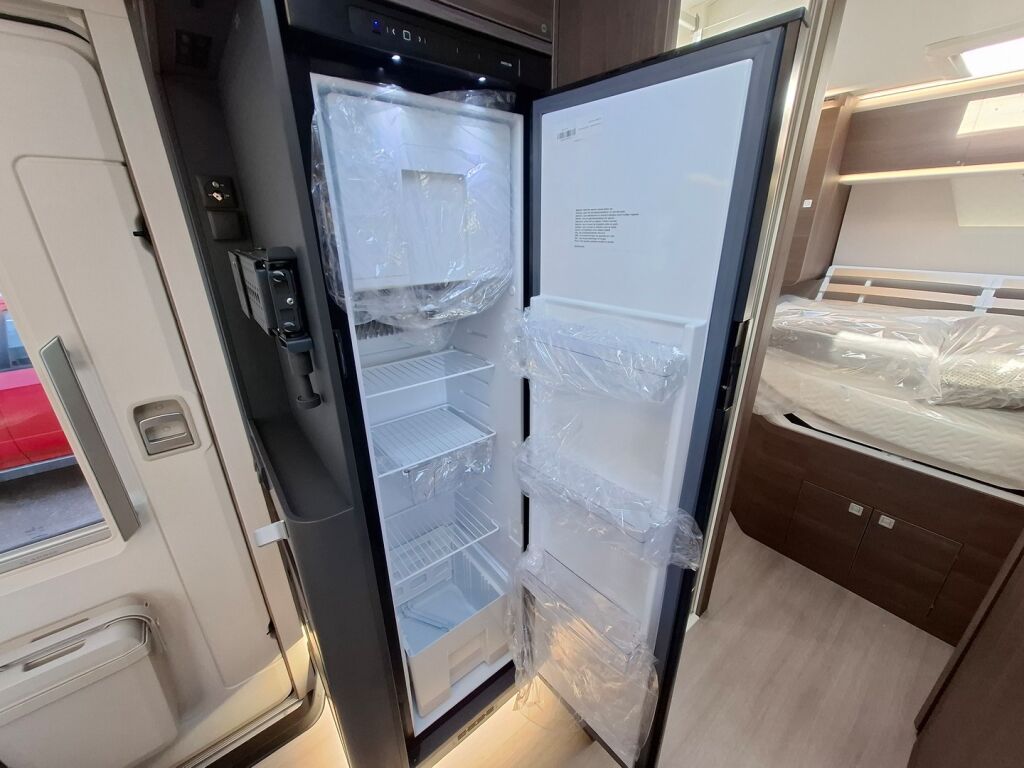 Adria MATRIX SUPREME 670 DC 2026 Harmaa