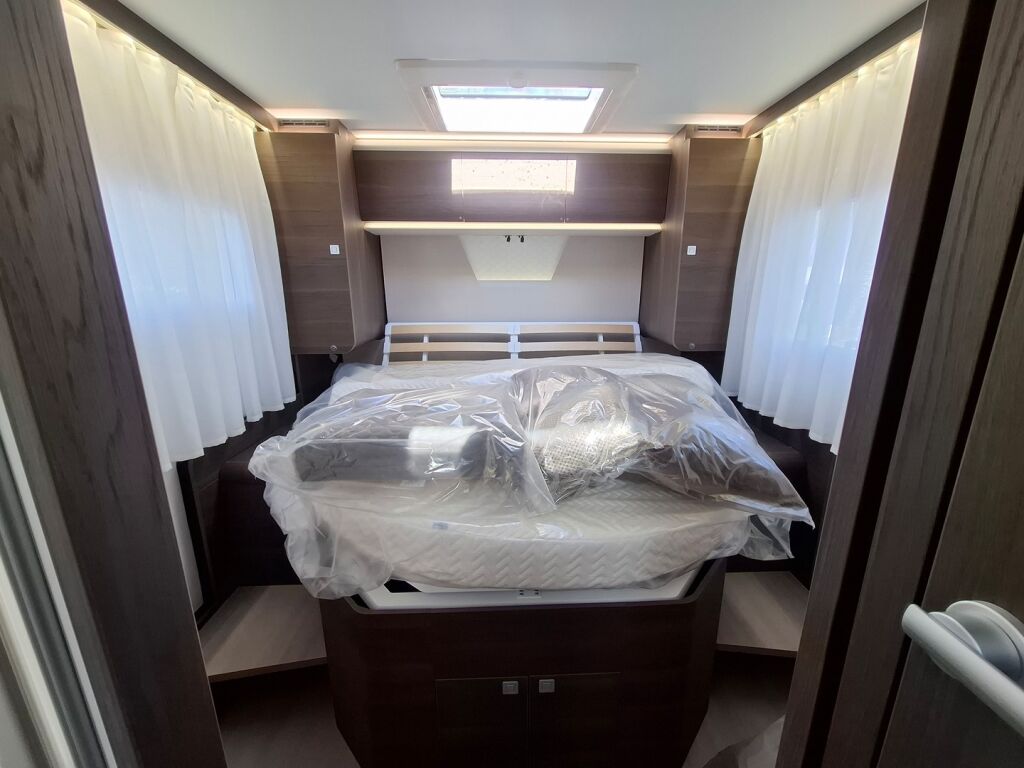 Adria MATRIX SUPREME 670 DC 2026 Harmaa