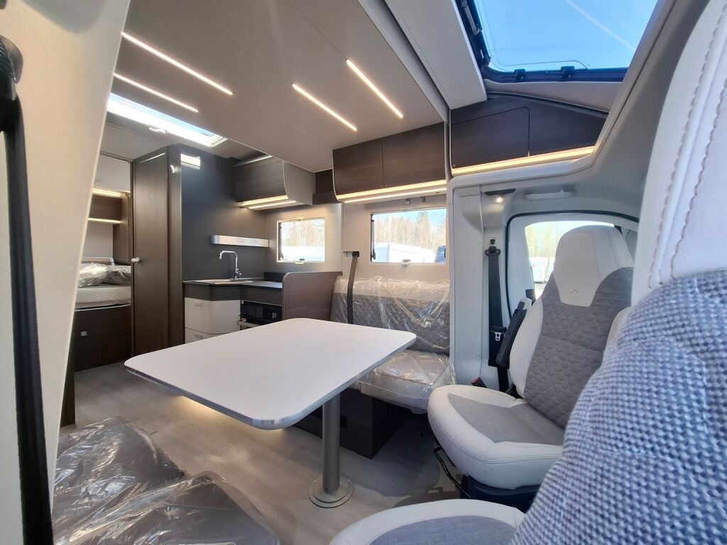 Adria MATRIX SUPREME 670 DC 2026 Harmaa
