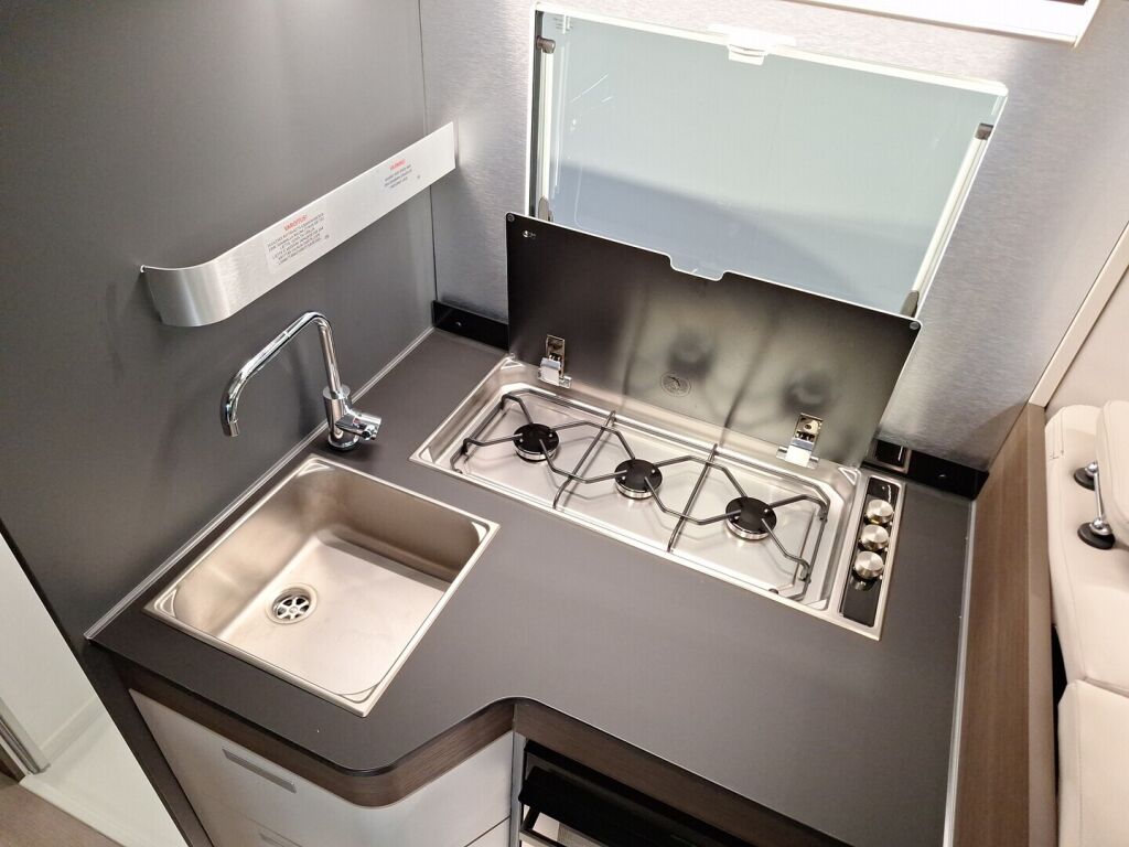 Adria MATRIX SUPREME 670SC 2026 Harmaa