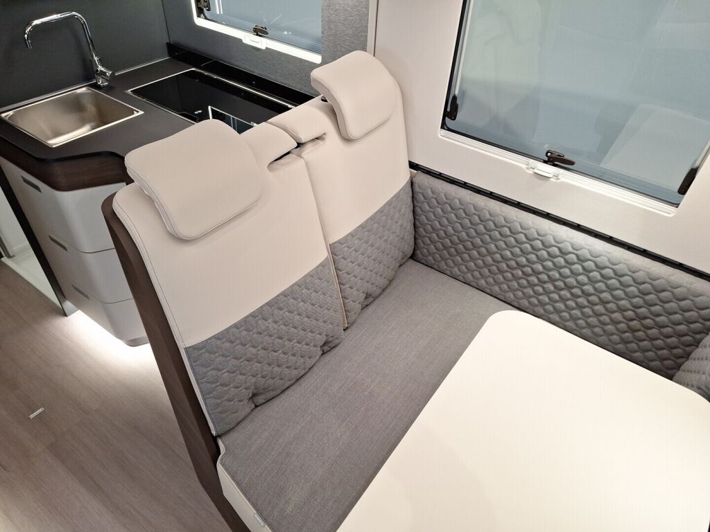 Adria MATRIX SUPREME 670SC 2026 Harmaa