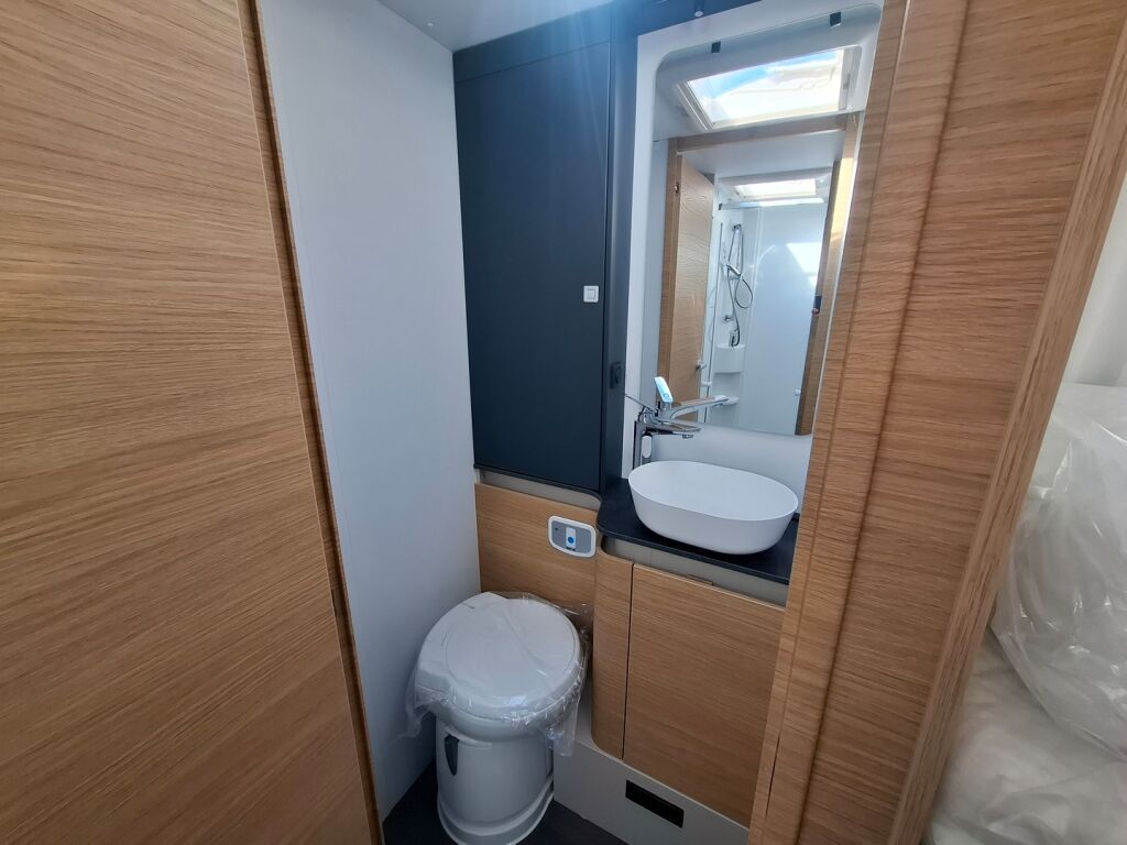 Adria Matrix 670 SL 60 Years Selection 2026 Harmaa