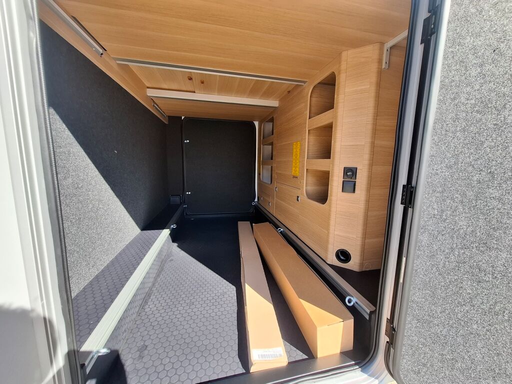 Adria Matrix 670 SL 60 Years Selection 2026 Harmaa