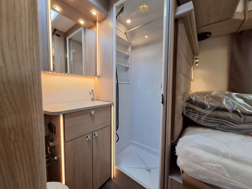 Kabe Travel Master Classic 740 T 2026 Valkoinen