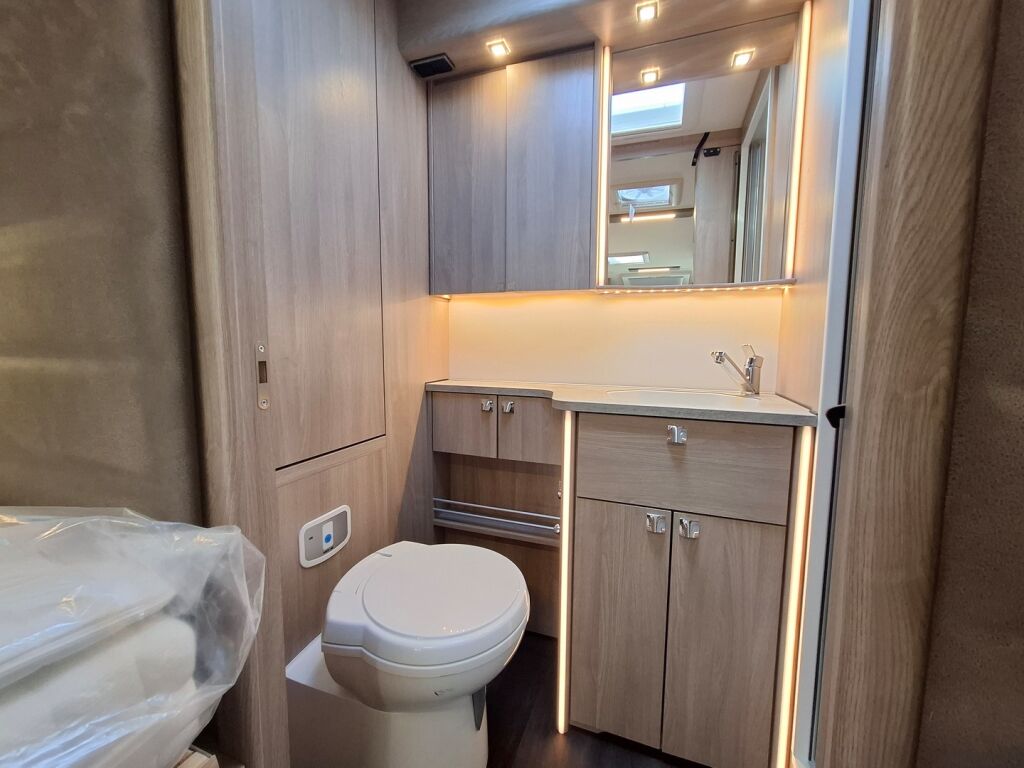 Kabe Travel Master Classic 740 T 2026 Valkoinen