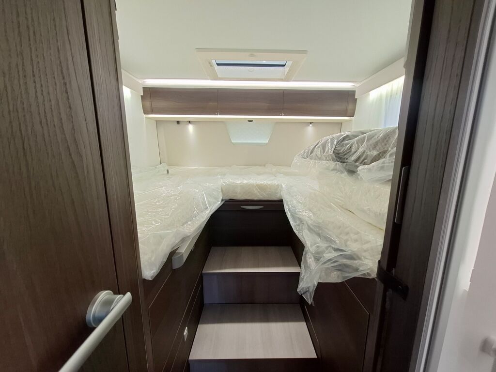 Adria MATRIX SUPREME 670 SL 2026 Harmaa