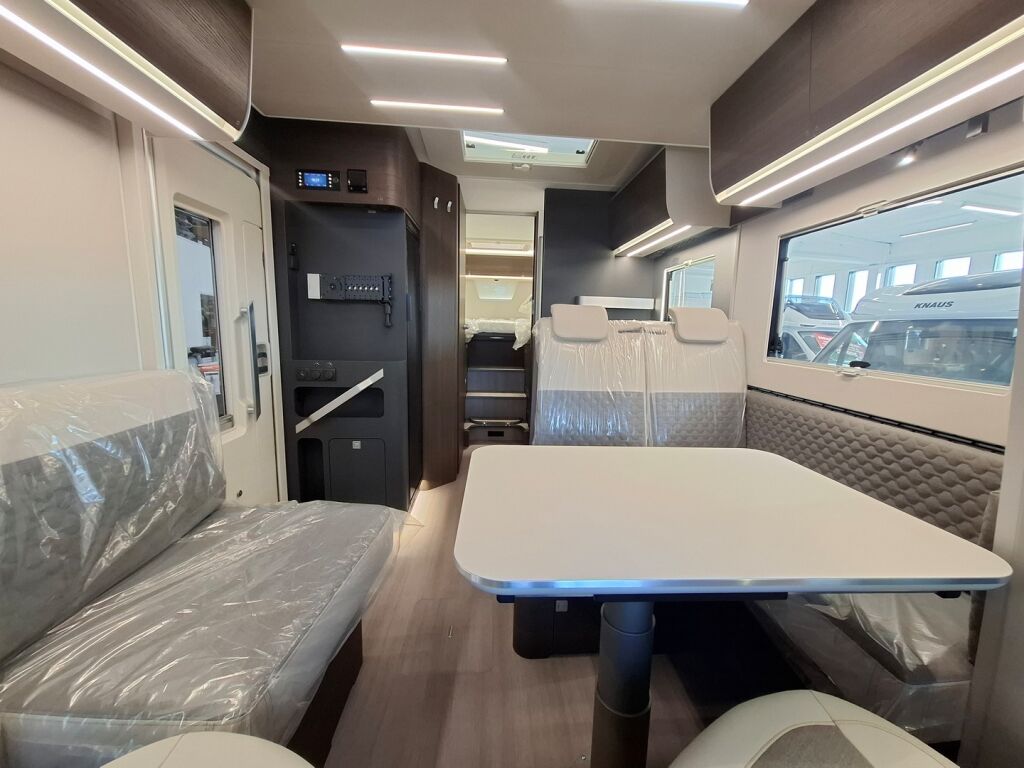 Adria MATRIX SUPREME 670 SL 2026 Harmaa