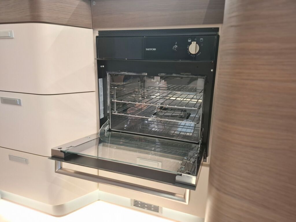 Adria MATRIX SUPREME 670 SL 2026 Harmaa