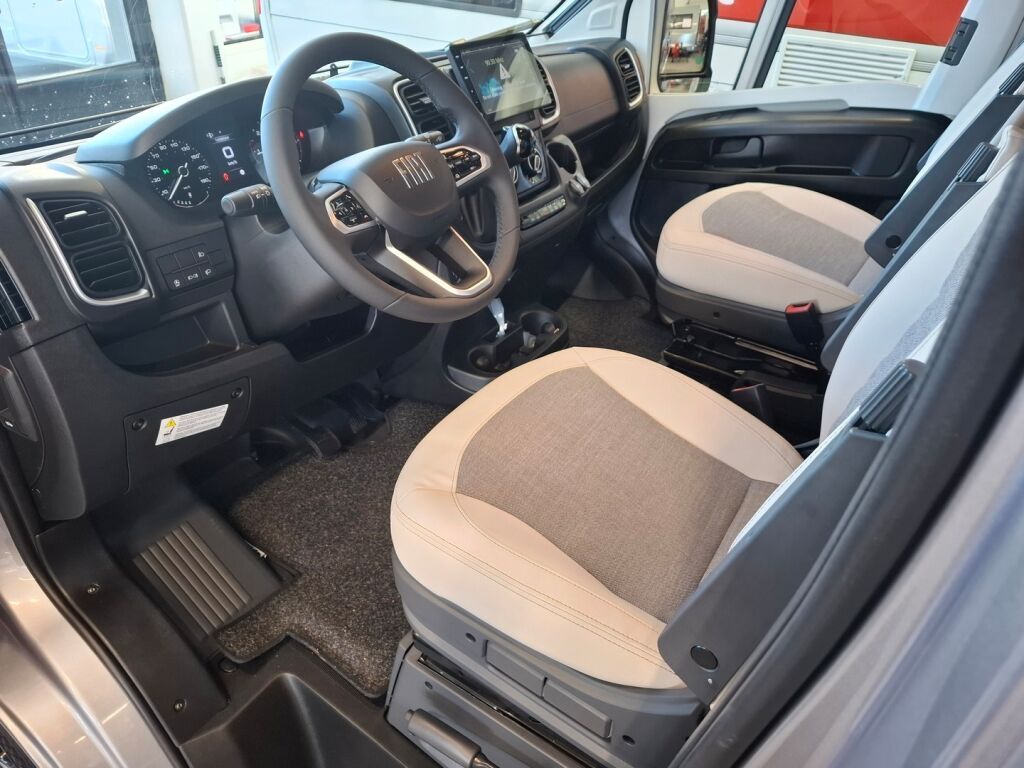Adria MATRIX SUPREME 670SL 2026 Harmaa