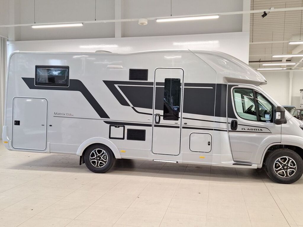 Adria MATRIX SUPREME 670SL 2026 Harmaa