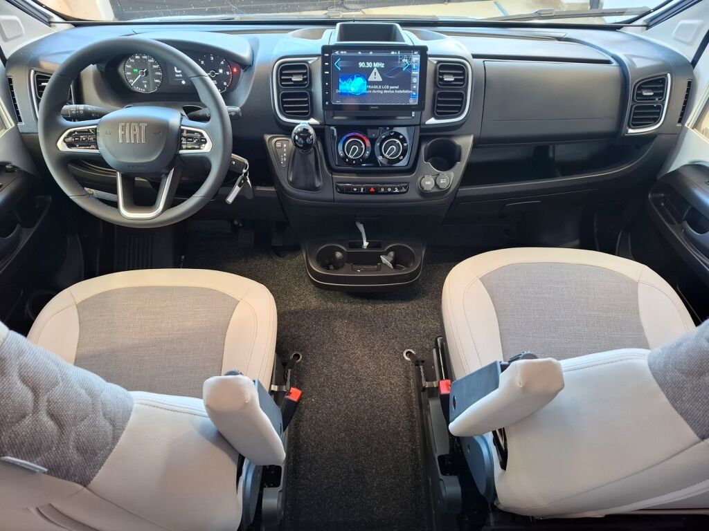 Adria MATRIX SUPREME 670SL 2026 Harmaa