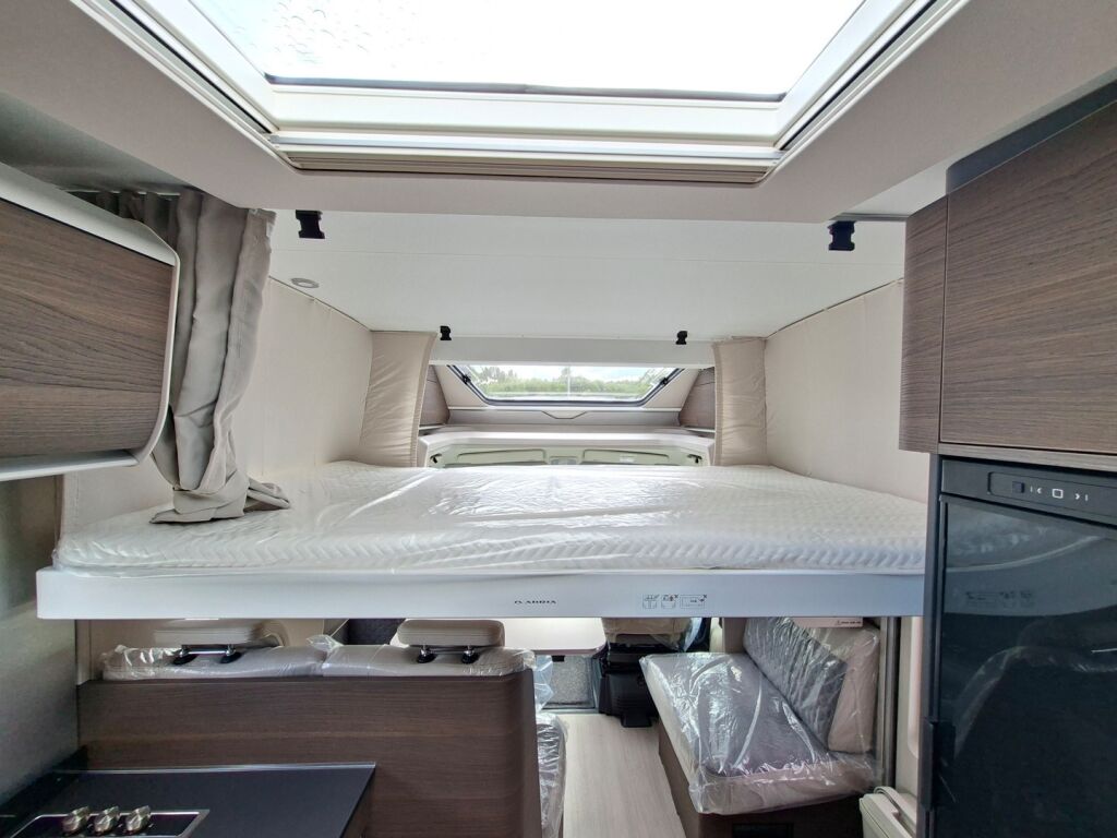 Adria MATRIX SUPREME 670 SC 2026 Harmaa