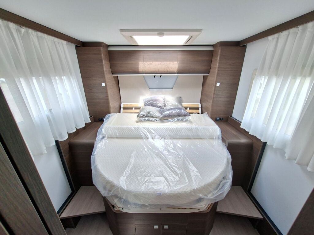 Adria MATRIX SUPREME 670 SC 2026 Harmaa