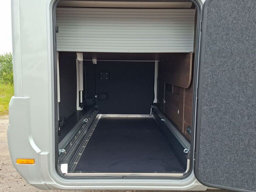 Adria MATRIX SUPREME 670 SC 2026 Harmaa
