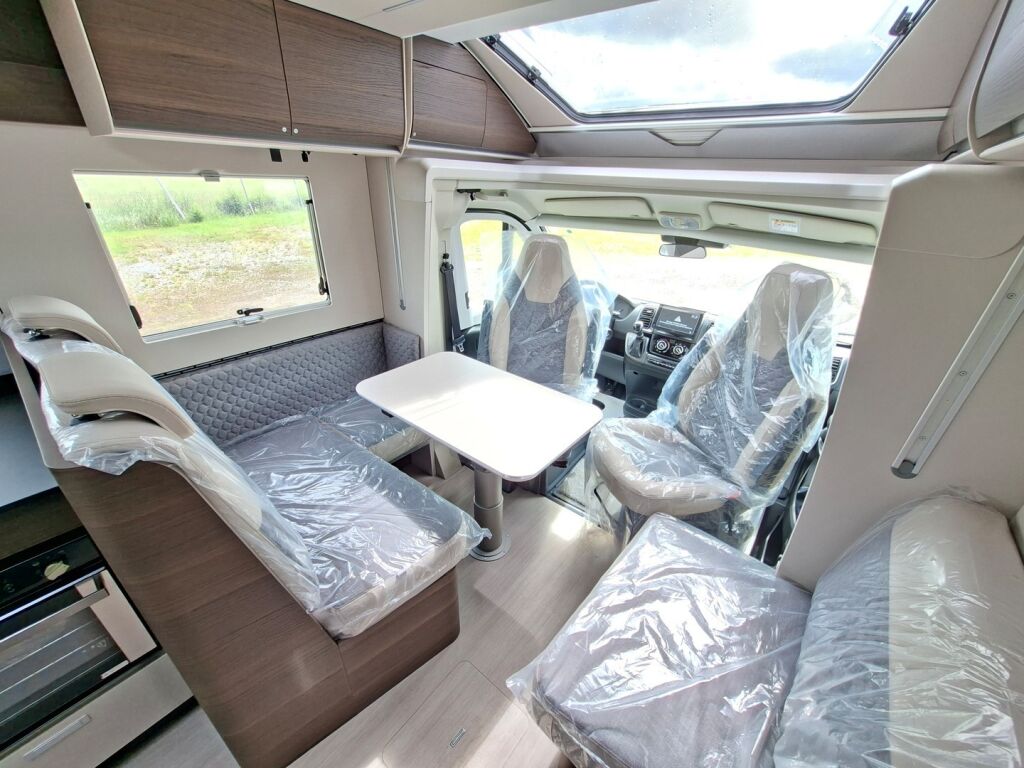 Adria MATRIX SUPREME 670 SC 2026 Harmaa