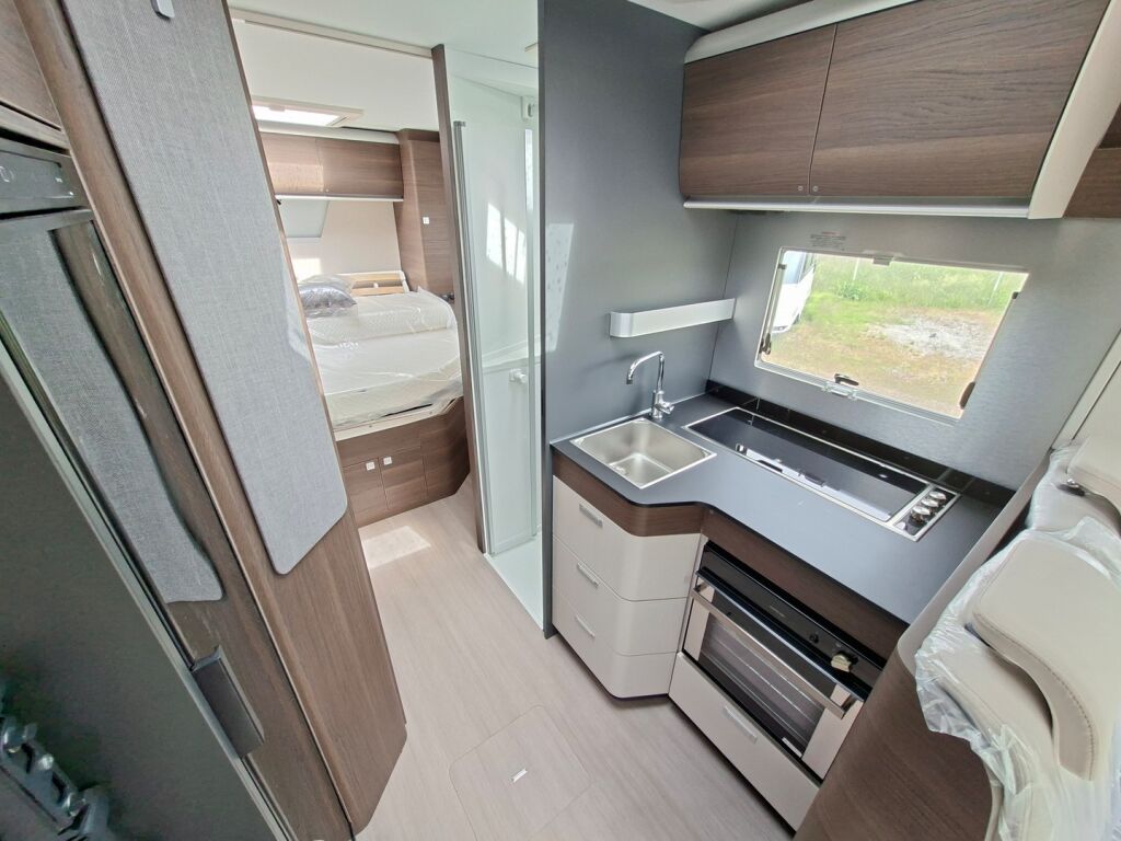 Adria MATRIX SUPREME 670 SC 2026 Harmaa