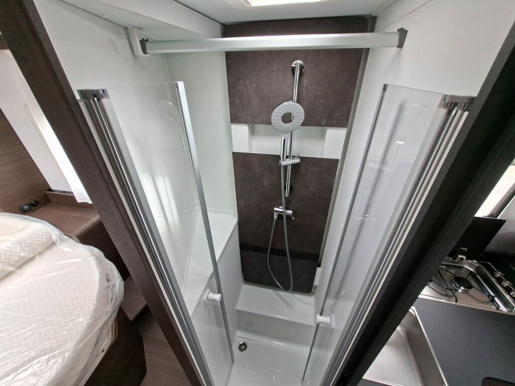 Adria MATRIX SUPREME 670 SC 2026 Harmaa