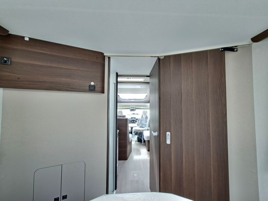 Adria MATRIX SUPREME 670 SC 2026 Harmaa