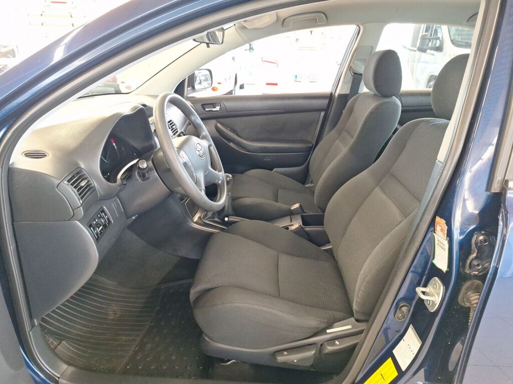 Toyota Avensis 2003 Sininen