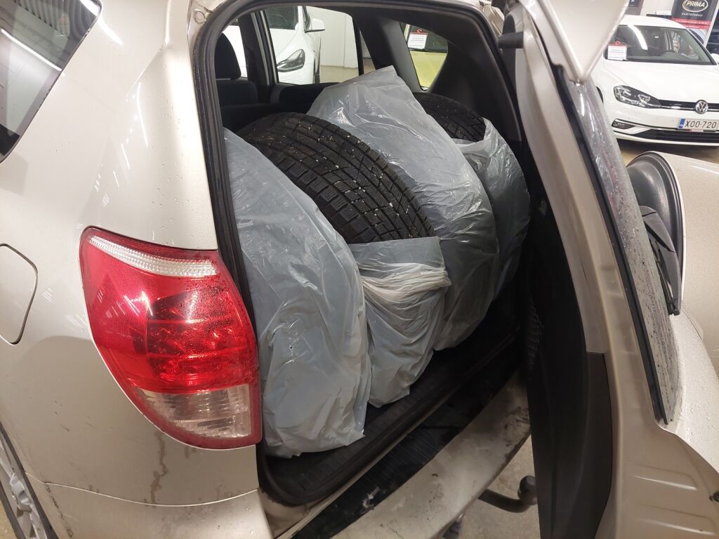 Toyota RAV4 2006 Ruskea (beige)