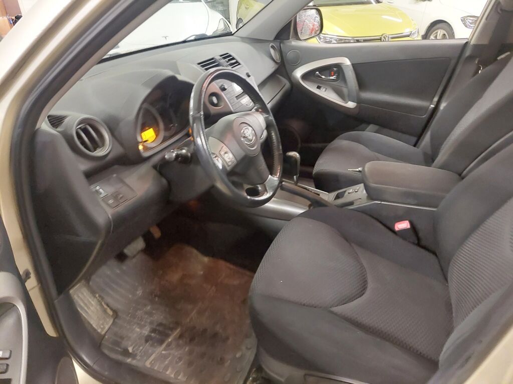 Toyota RAV4 2006 Ruskea (beige)