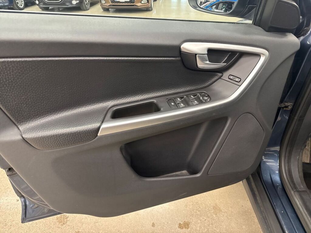 Volvo XC60 2010 Sininen