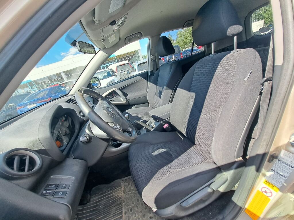 Toyota RAV4 2008 Ruskea (beige)