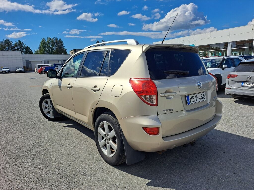 Toyota RAV4 2008 Ruskea (beige)