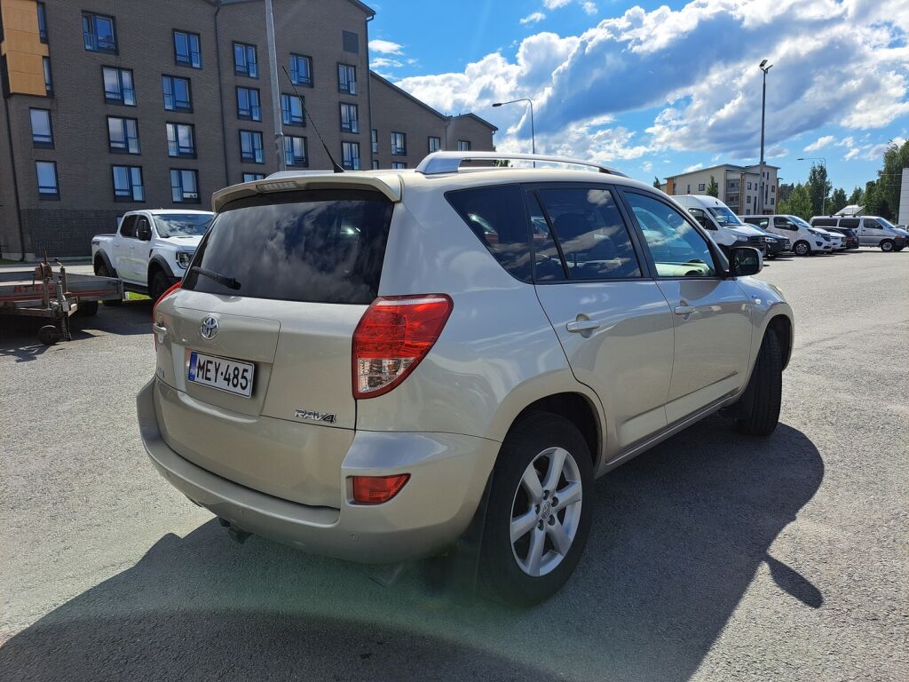 Toyota RAV4 2008 Ruskea (beige)