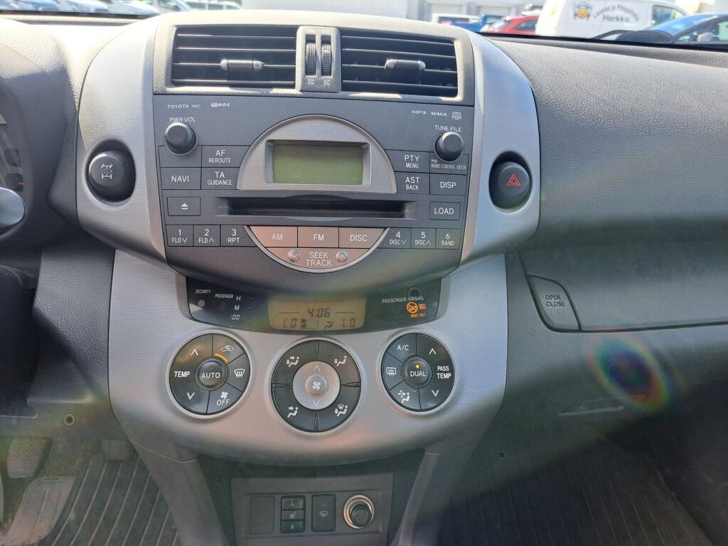 Toyota RAV4 2008 Ruskea (beige)