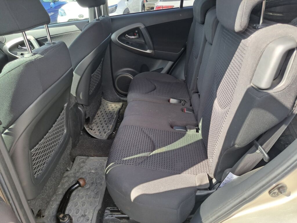 Toyota RAV4 2008 Ruskea (beige)