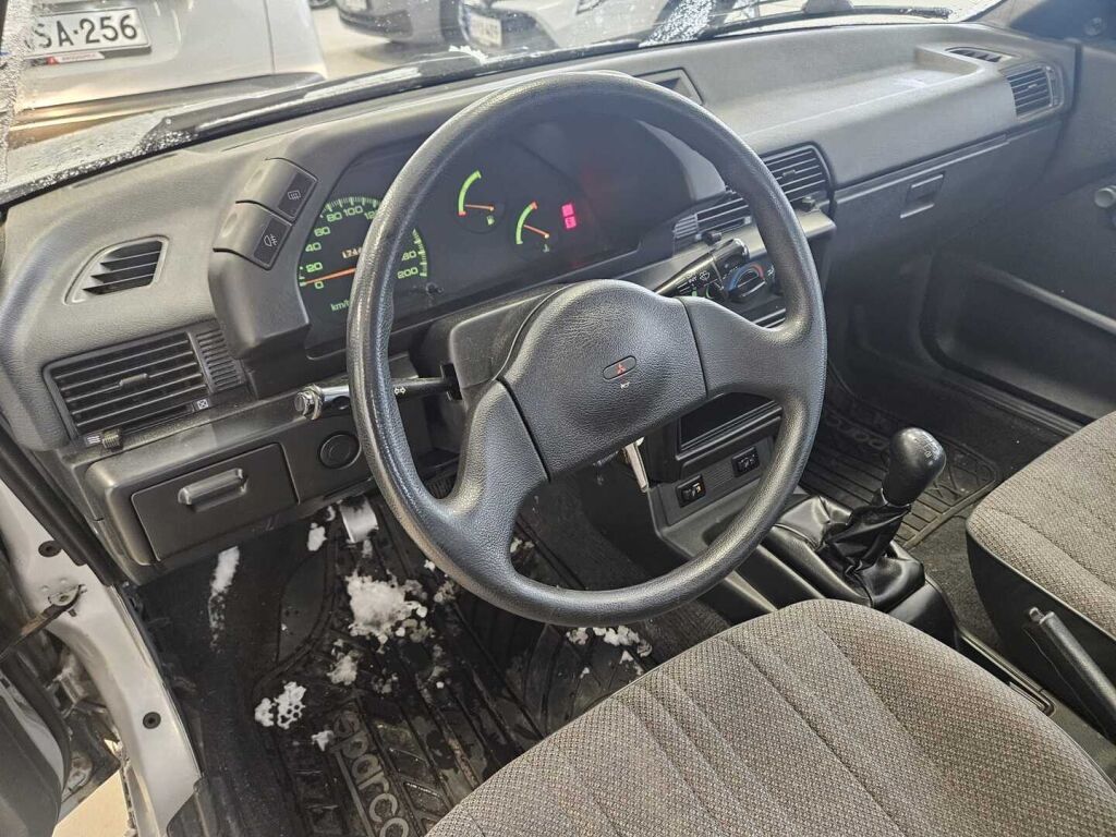 Mitsubishi Lancer 1991 Harmaa