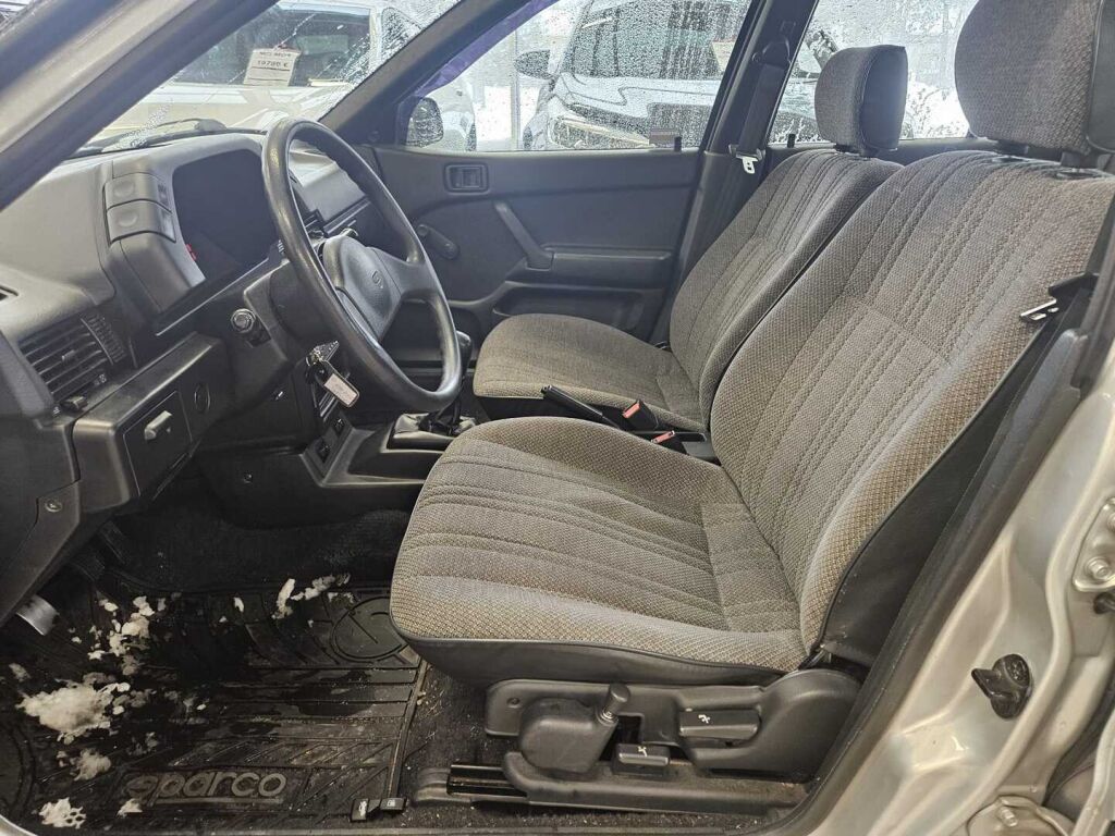 Mitsubishi Lancer 1991 Harmaa